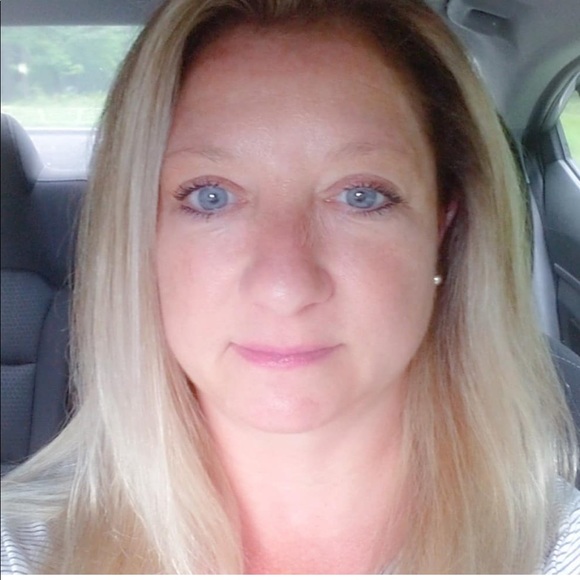 Meet your Posher, Lara - Picture 1 of 1